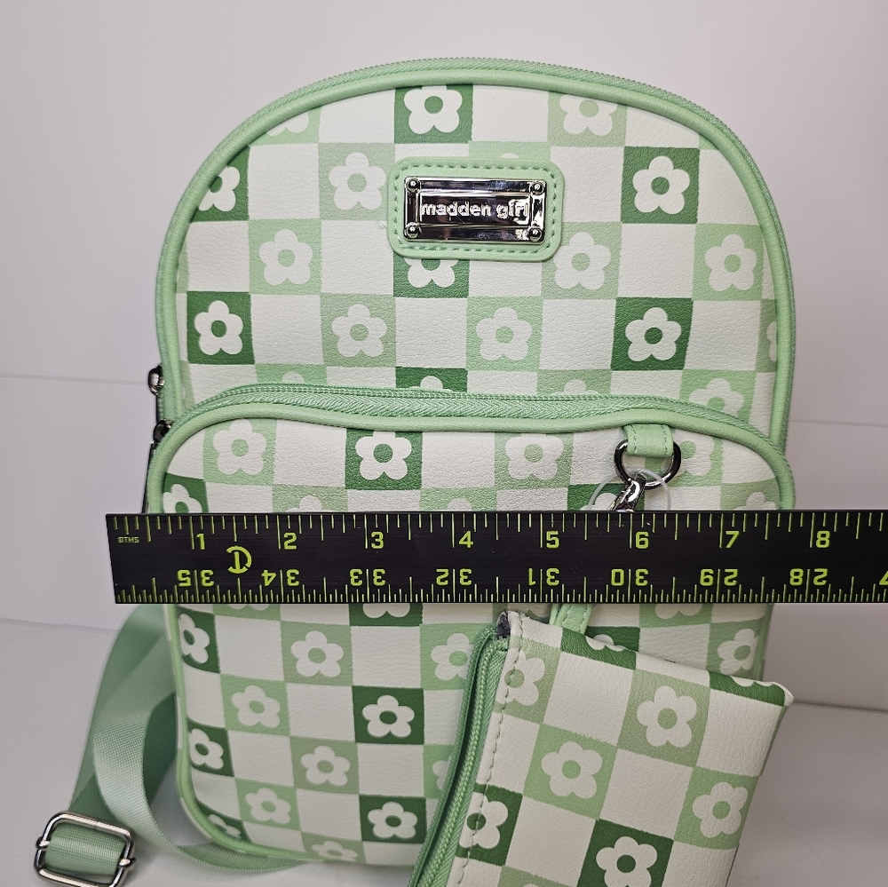 Backpack - Picture 4 of 7